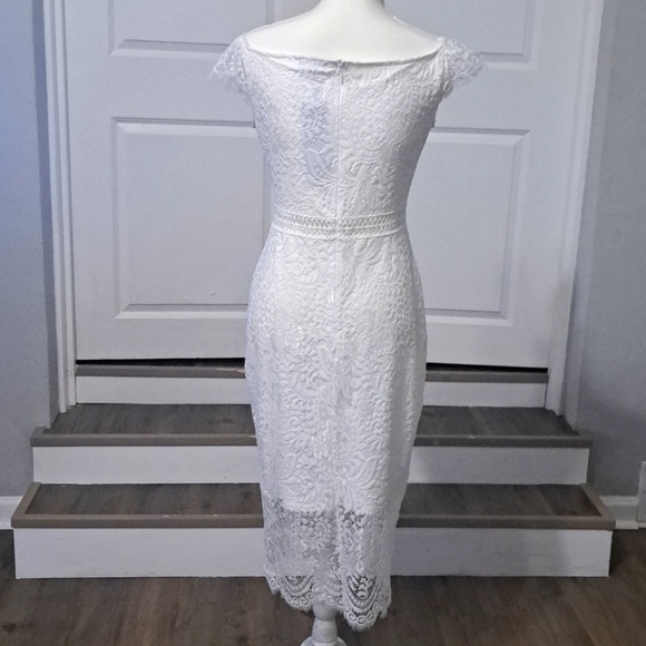 ALLANDWELL Women's Elegant Floral Lace VNeck Short Sleeve Knee-length Dress NWT - Picture 2 of 10